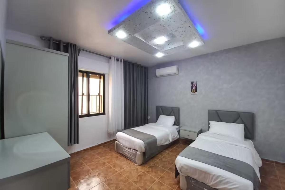 עמאן Al-Nujoom Hotel Suites מראה חיצוני תמונה