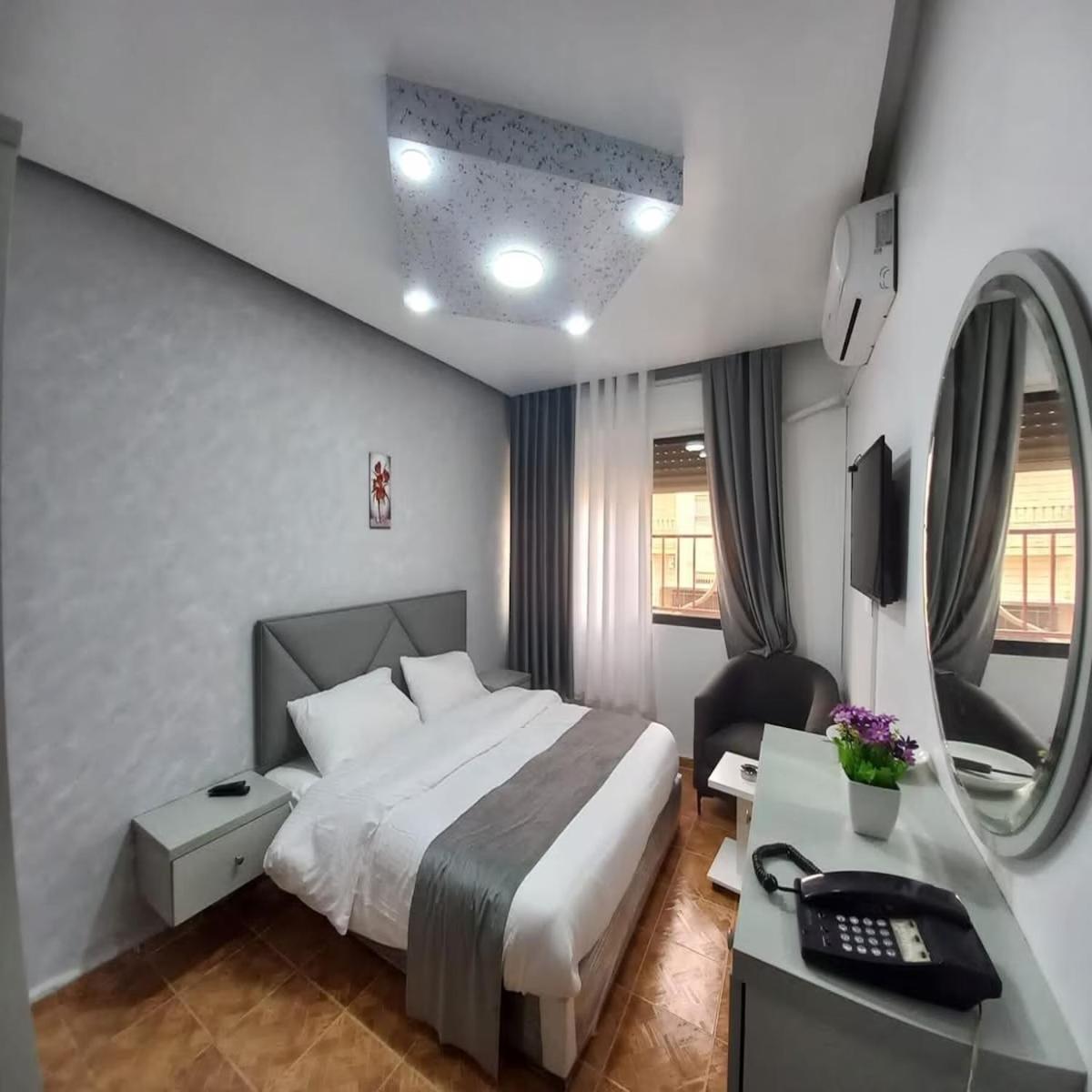 עמאן Al-Nujoom Hotel Suites מראה חיצוני תמונה
